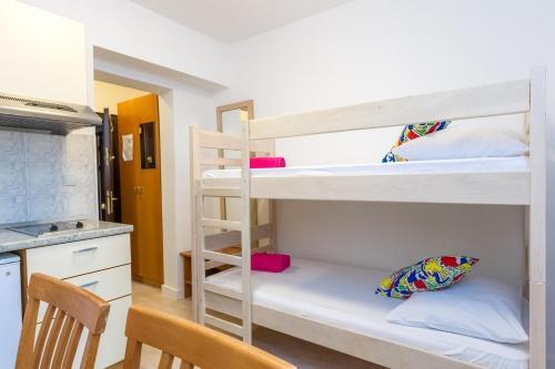 Apartments With A Parking Space Novalja, Pag - 17140