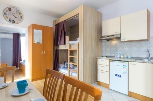 Apartments With A Parking Space Novalja, Pag - 17140