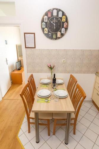 Apartments With A Parking Space Novalja, Pag - 17140