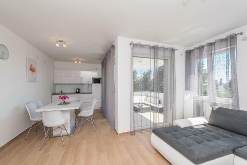 Apartamento Villa Star 6 A Centrally Located Ap. With A Pool