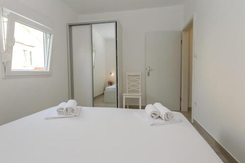 Apartments By The Sea Novalja, Pag - 17214