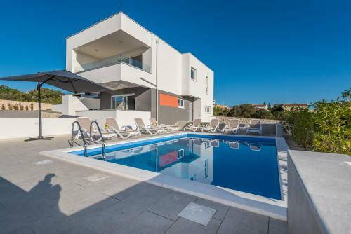 Sanda Luxury Apartment With Pool