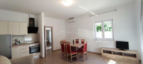 Apartments Novalja Lidija