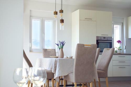 Retro & Fancy Apartments Lld