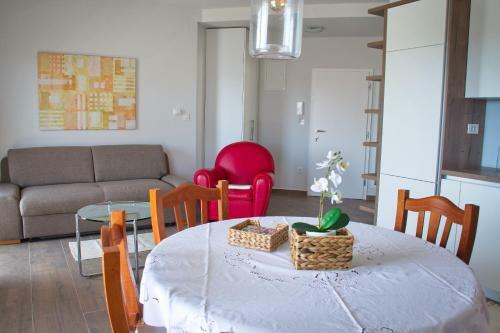 Retro & Fancy Apartments Lld