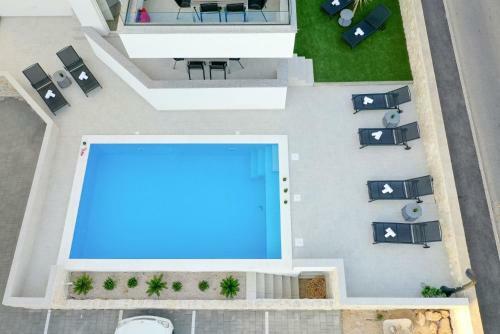 Pool Apartments Banta B