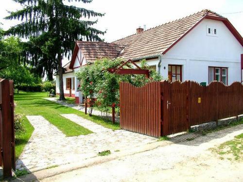 Hostal Guest House St. M�ria