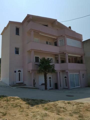 Maris Apartment