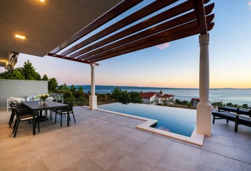 A Brand New Villa - Infinity