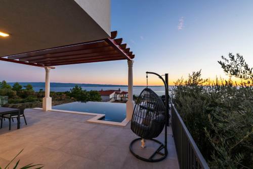 A Brand New Villa - Infinity