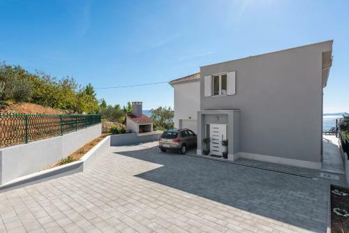 A Brand New Villa - Infinity