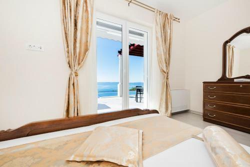 A Brand New Villa - Infinity