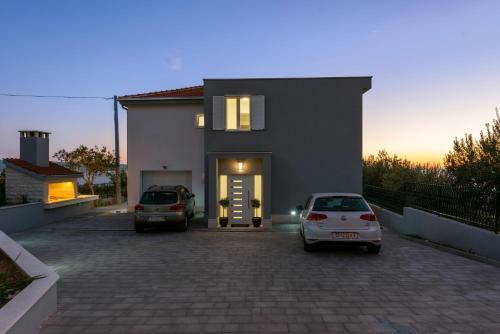 A Brand New Villa - Infinity