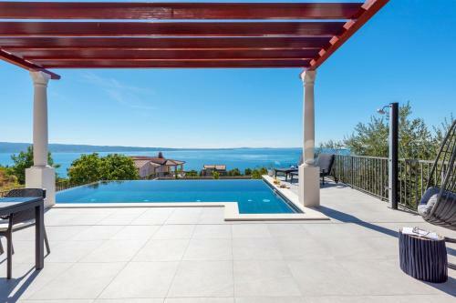 A Brand New Villa - Infinity