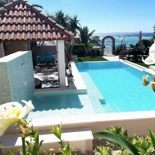 Villa Maris- Beachfront Villa With Exclusive Pool
