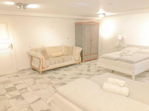 F10 Apartments Roth