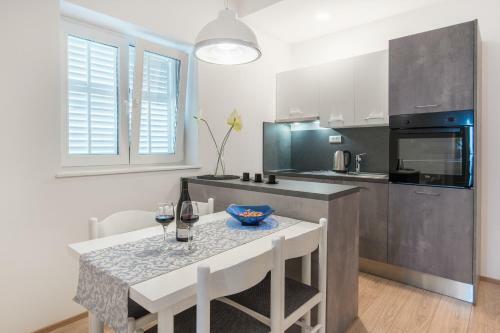Beachfront Apartments Zanic