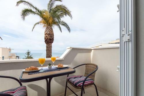 Boutique Wind Rose Apartment By The Beach