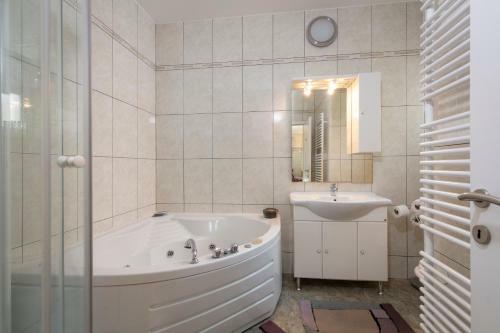 Hostal Apartments Antonio - Podstrana, Split