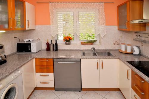 Villa 4us With Pool, Near Split And Sea