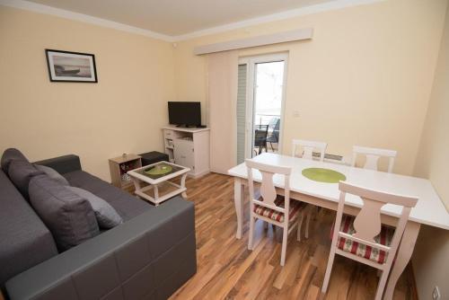 Apartments By The Sea Podstrana, Split - 18232