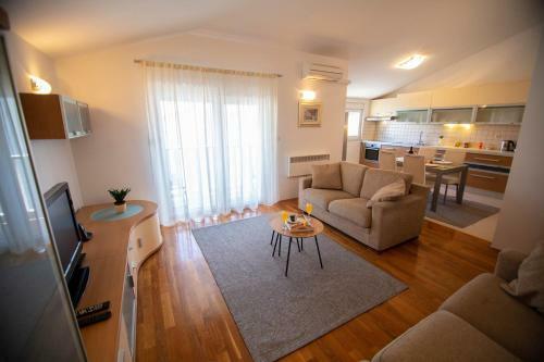 Apartment R&r