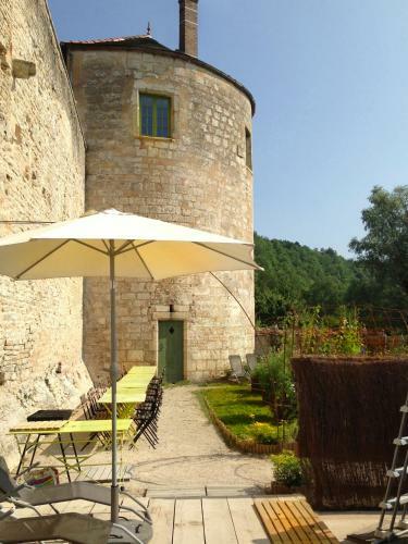Hostal C�t�-serein - Chambres De La Tour Cach�e