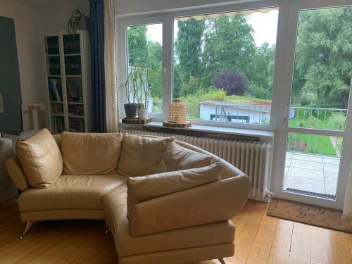 Charmante Doppelhaush�lfte Am Schwanensee In Pl�n