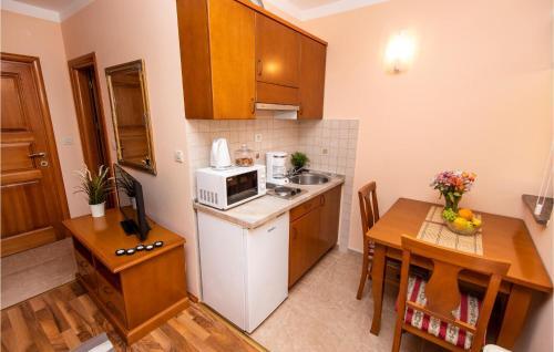 Awesome Apartment In Podstrana With