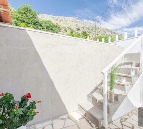 Holiday House Summer Rose, Near Split With Private Pool