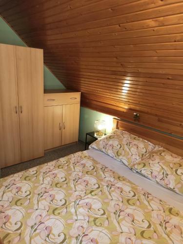N�rcisz Vend�gh�z