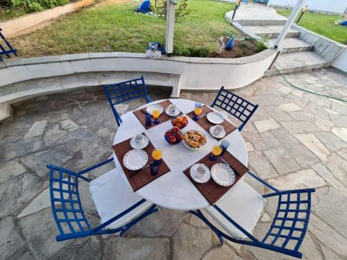 Wonderful House With Private Garden
