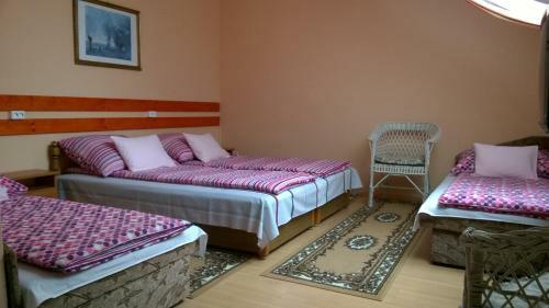 4feny? Mag�nsz�ll�s Nagyat�d