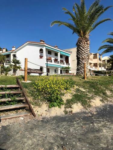 Seafront Family Apartment Thetis