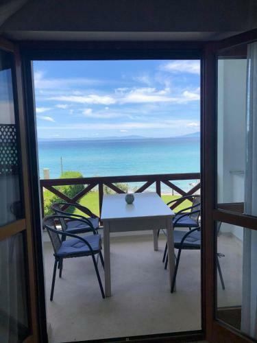 Seafront Family Apartment Thetis