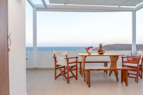 Villa Sea Front Maizonette Aura