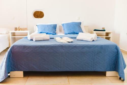 Blue & White: An Absolute Aegean Dream House