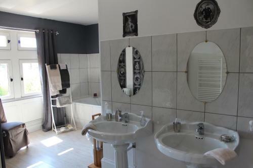 Bed & Breakfast Chambres D'h�tes Les M�neaux