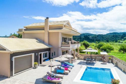 Luxury Villa Matzourana