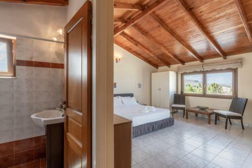 The Maisonette: Five Min From The Beach With View