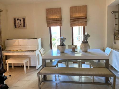 Sunny Villa By The Beach Gournes