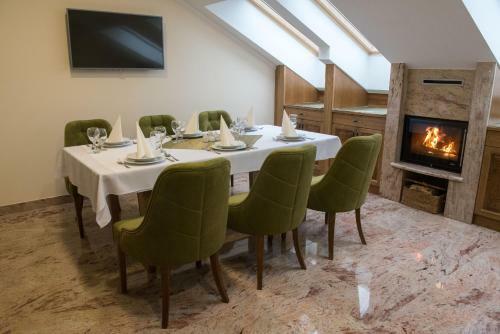 Hostal Robinia Rooms