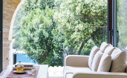 Villa Ioli- Beachfront Luxury Residence