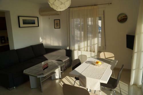 ?he Sunny Apartments