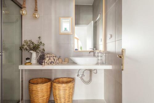 Sandy's Cycladic Style Apartment