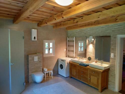 Hostal ?ri Art Inn Vend�gh�z