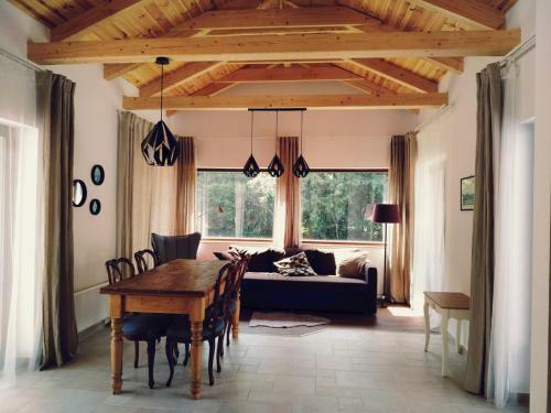 Hostal ?ri Art Inn Vend�gh�z