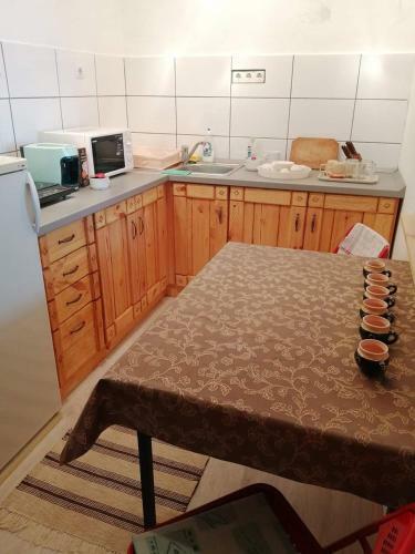 ?rs�gi Mazsola Vend�gh�z