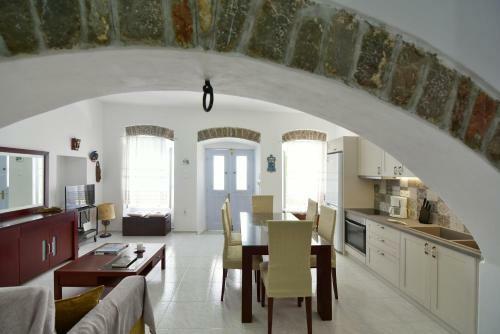 Arco I/ Downtown Rustic Apartment/4 Min From Port