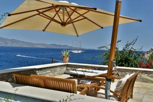 Hydra Kamini Beach Thea